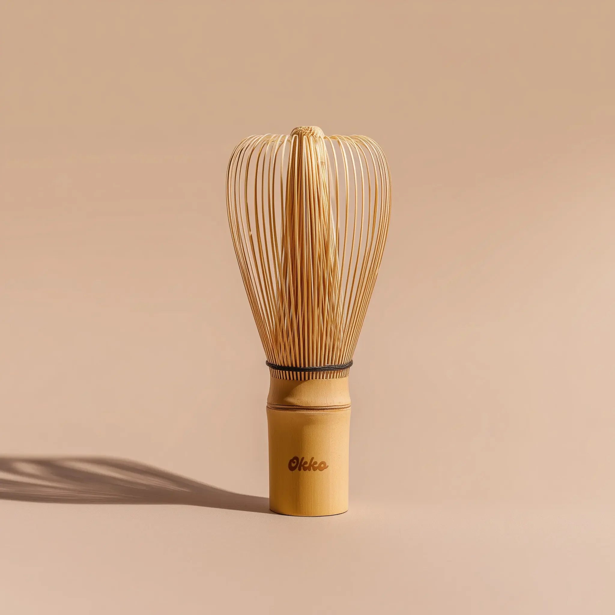 Fouet en bambou chasen Okko Matcha pour préparer le thé matcha